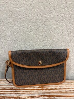 Michael Kors Clutch